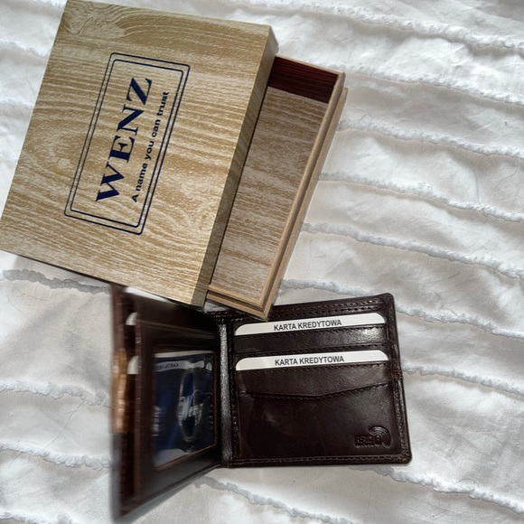 100% Leather- Men’s Wallet And Women’s Satchels And Carry-on Purses - Picture 4 of 16